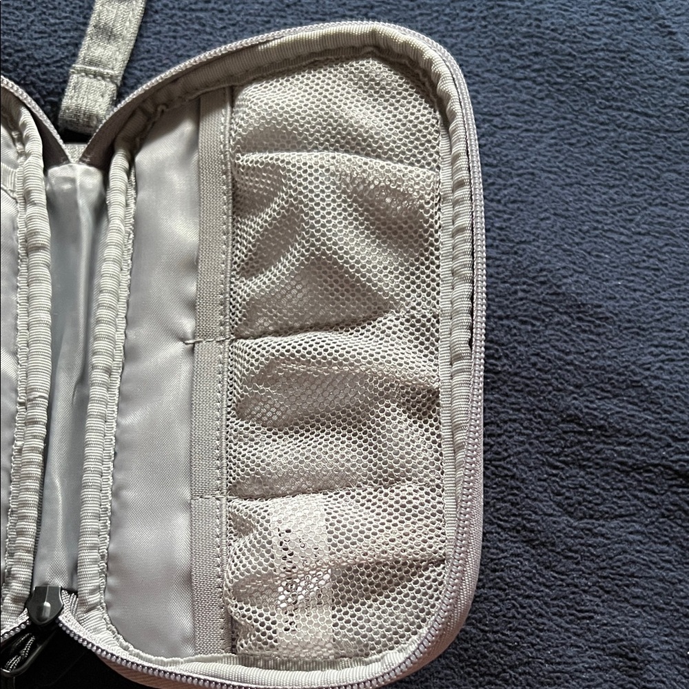 BAGSMART Gray Electronics Organizer Case - Picture 4 of 6